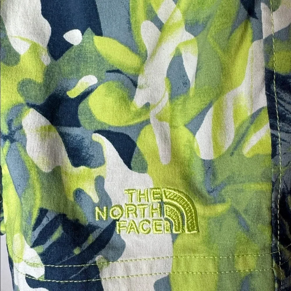 The‎ North Face Flashdry Men's Class V Pull-On Tropical Camo Shorts. Size Small.